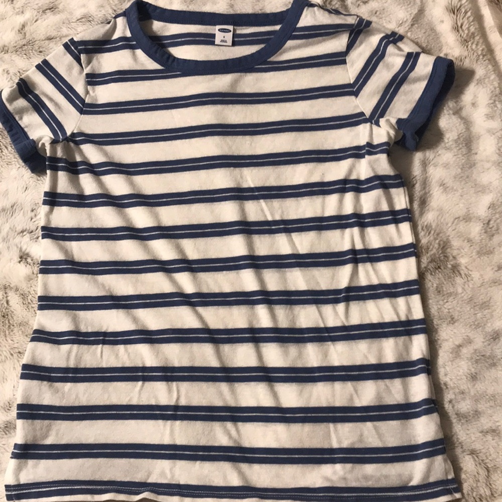 Old Navy tee shirt